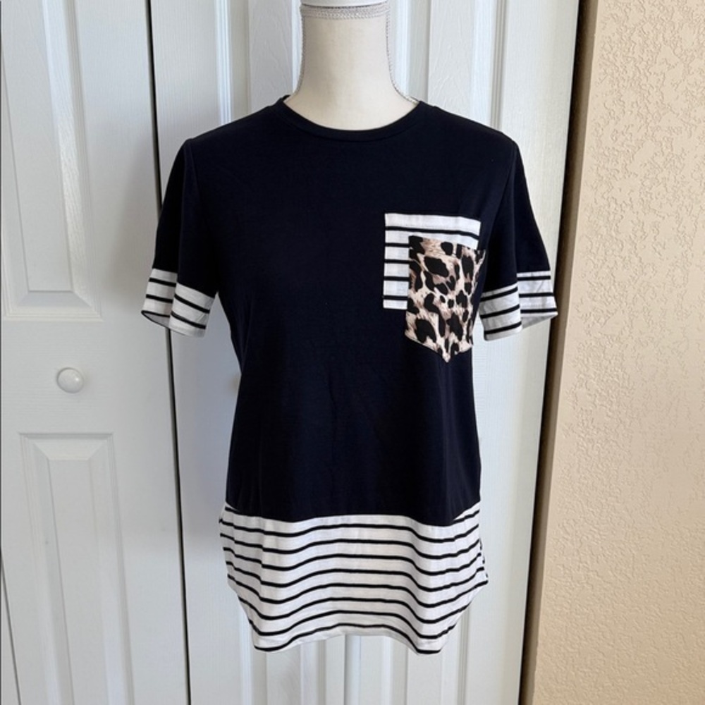 Emery Rose Blue T-Shirt with Leopard Pocket